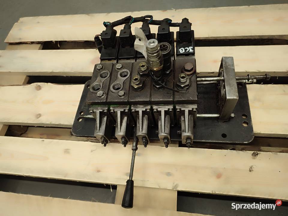 Rozdzielacz hydrauliczny 157H3889 MATBRO TS 260