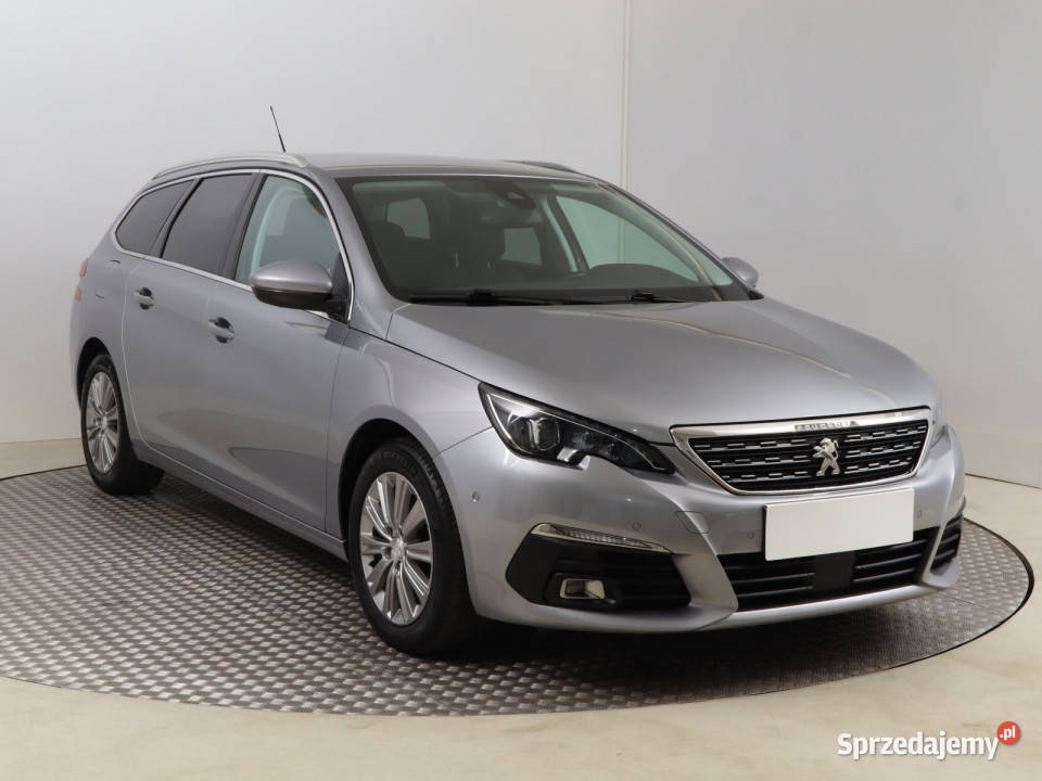 Peugeot 308 12 PureTech światła przeciwmgielne