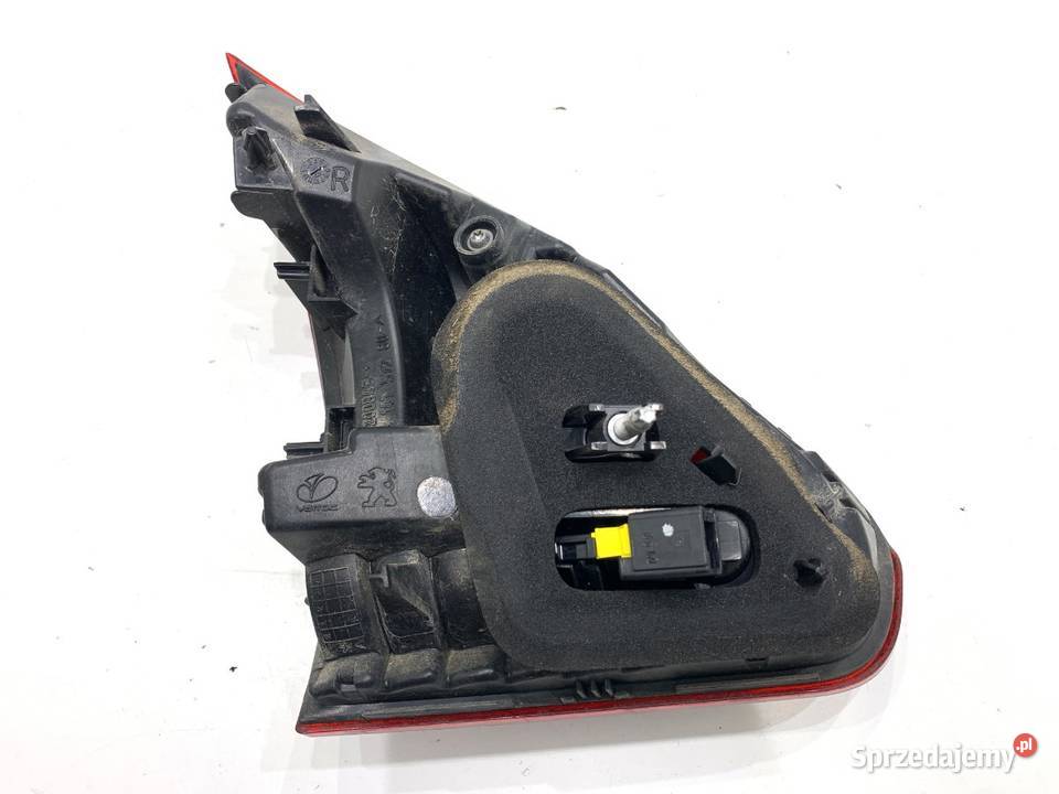 LAMPA TYŁ PRAWA WEWNĘTRZNA PEUGEOT 2008 I