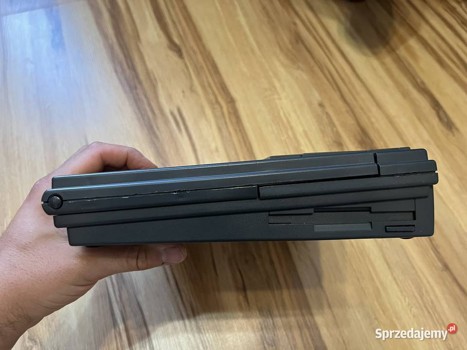 Zabytkowy laptop Highscreen 286 Brzana