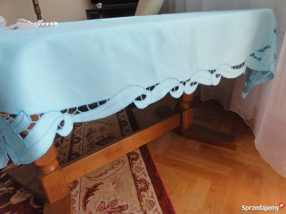 Obrus z łabędziem niebieski ręcznie wykonany Lublin