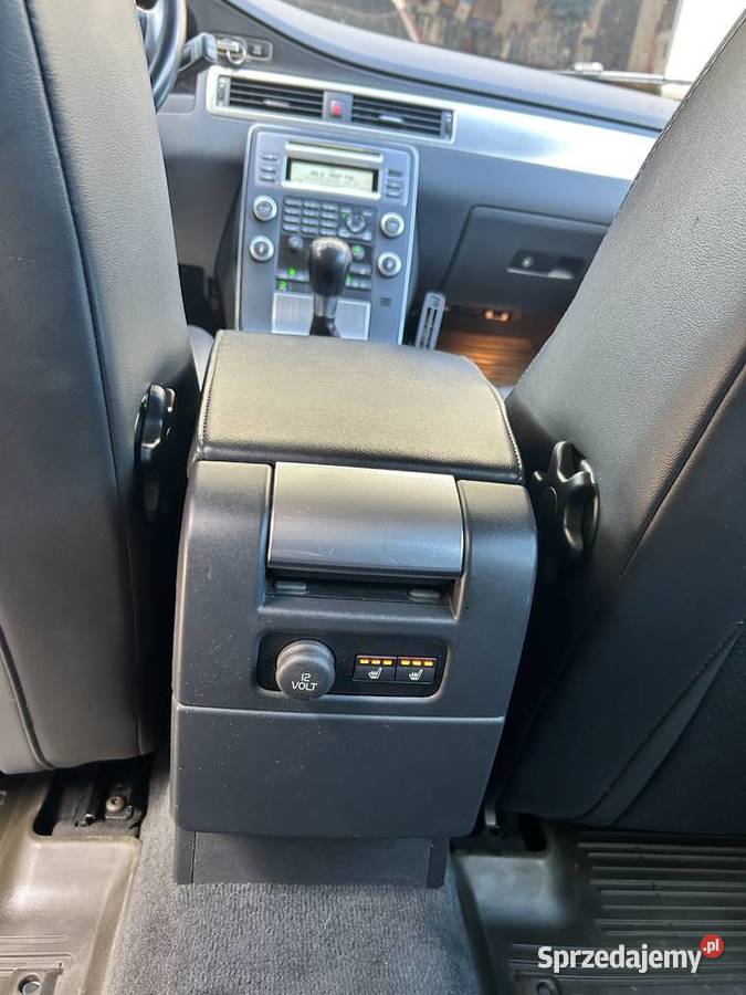 Volvo V70 20 benzyna SUMMUM model 2011 Kielce