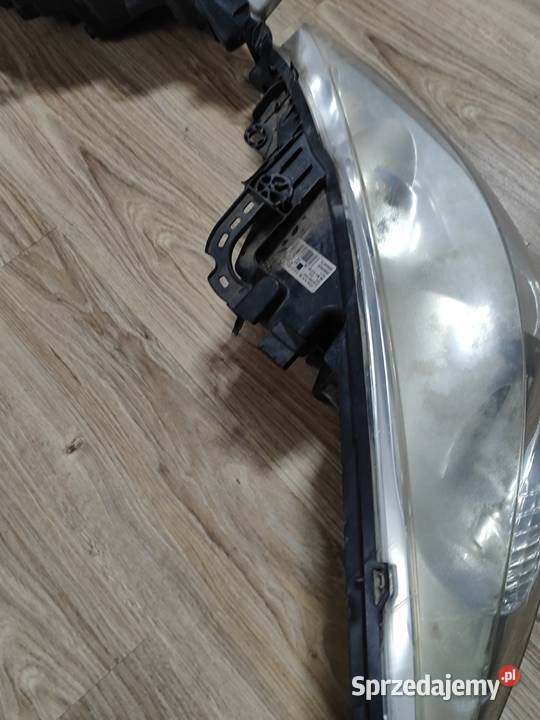Lampy przednie Peugot 207 Anglika sprzedaż razem Rok produkcji 2007 Żnin