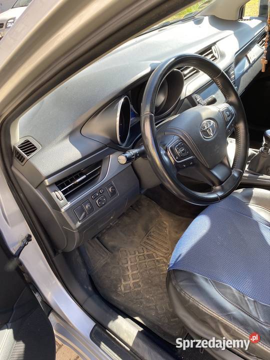 Sprzedam Toyota Avensis 18 sedan srebrna benzyna elektryczne szyby Rzepin