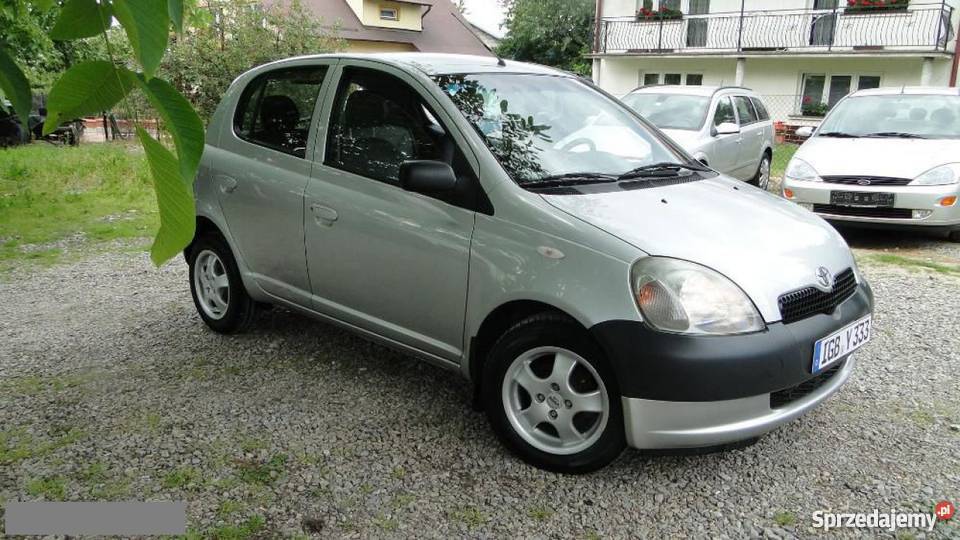 Тойота yaris 2000