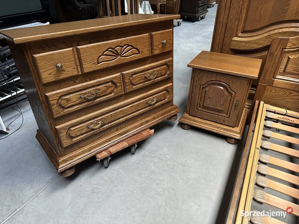 Ładna dębowa sypialnia Łóżko szafki komoda szafa