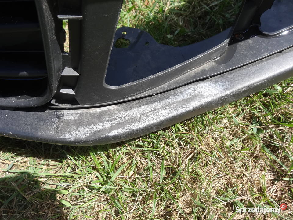 derzak przód przedni vw caddy 2k5 osobowe Niemodlin