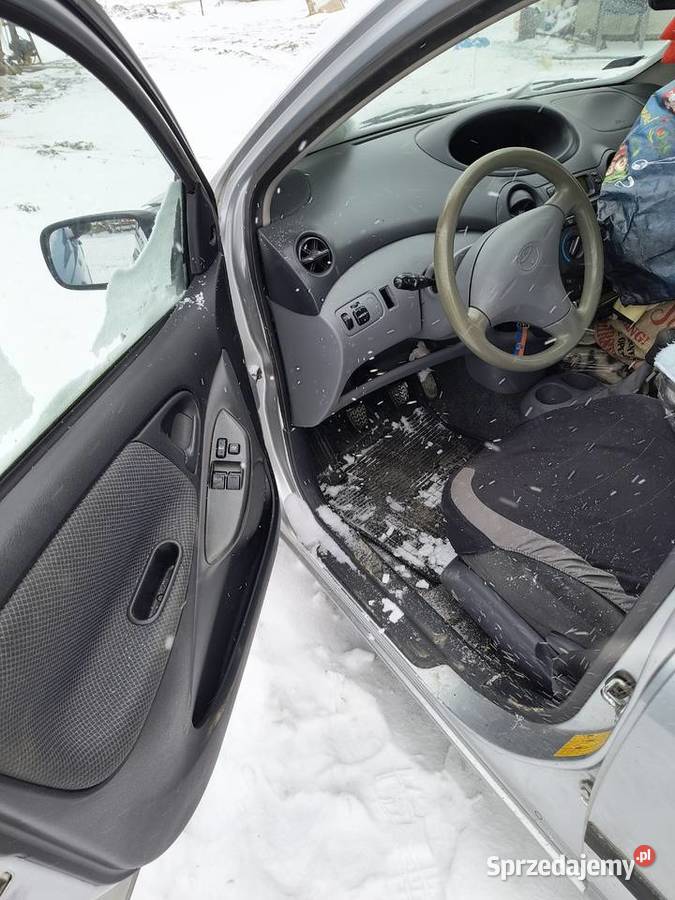 Toyota Yaris 10 2002r Samocice