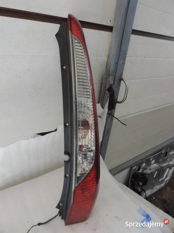 LAMPA PRAWA TYLNA MITSUBISHI LANCER 7 KOMBI