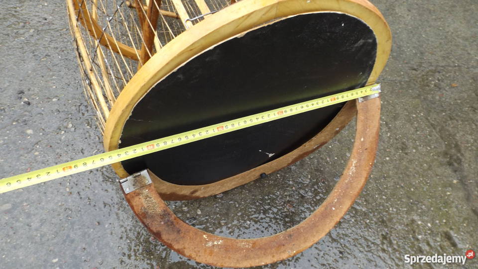 Stara duża klatka ptaków Papugi