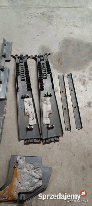 Jeep Liberty 2005 plastiki wnętrza osobowe Deski rozdzielcze, konsole