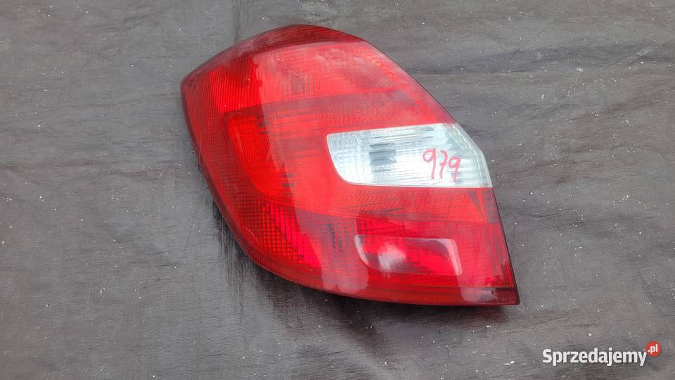 SKODA FABIA II 5J LAMPA TYŁ LEWA 5J6945095 osobowe Motoryzacja śląskie Ruda Śląska