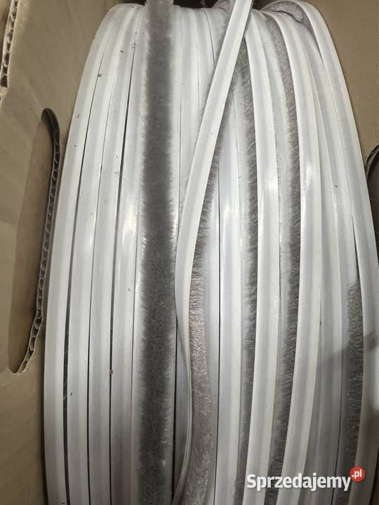 Szczotka odbojowa z klejem do szafy 67x7mm zachodniopomorskie Bralin