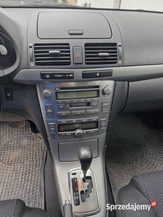 Samochód TOYOTA AVENSIS Kobielice
