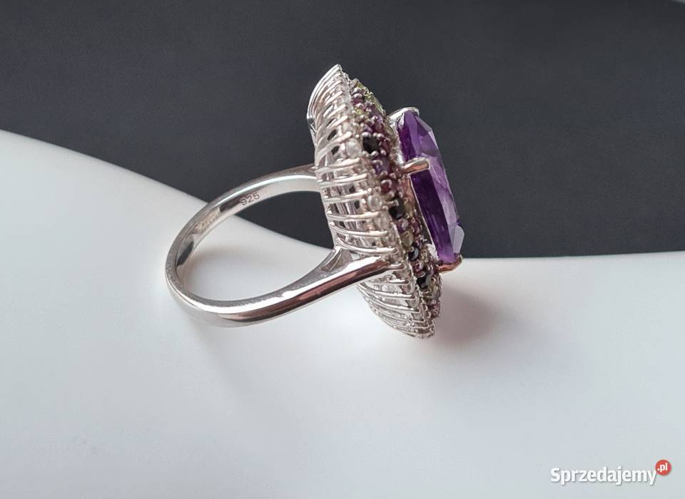 Srebrny pierścionek z kamieniami szlachetnymi Otwock
