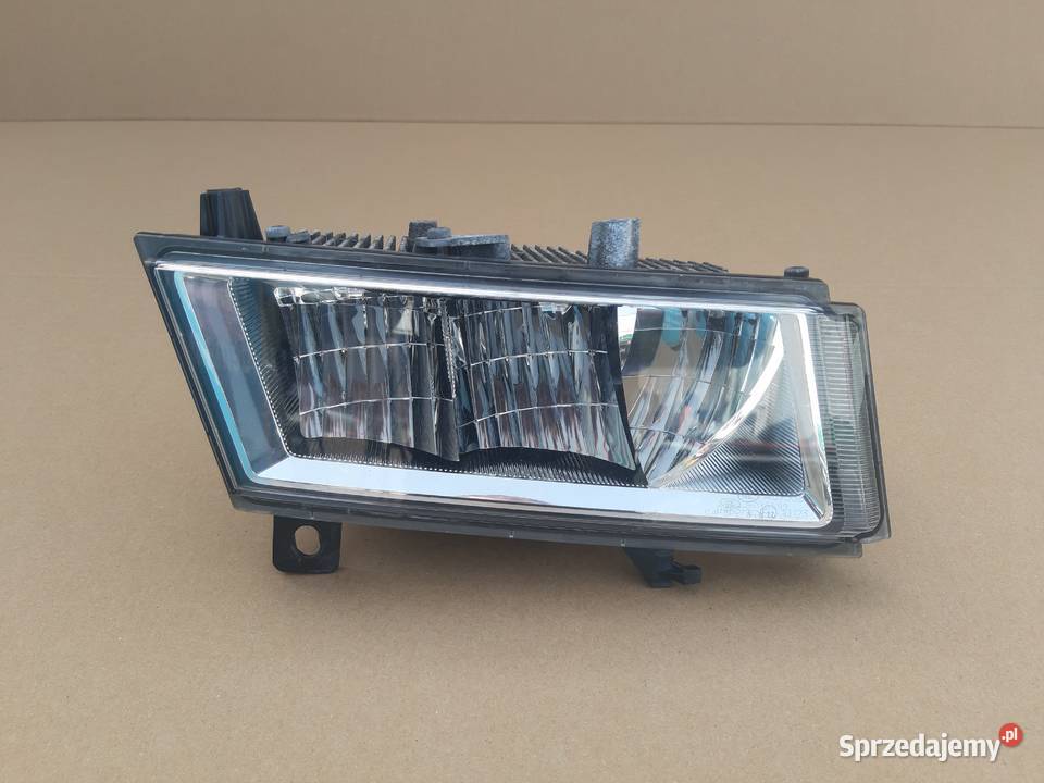SCANIA R S HALOGEN PRAWY LAMPA PRZECIWGMIELNA Bieleń