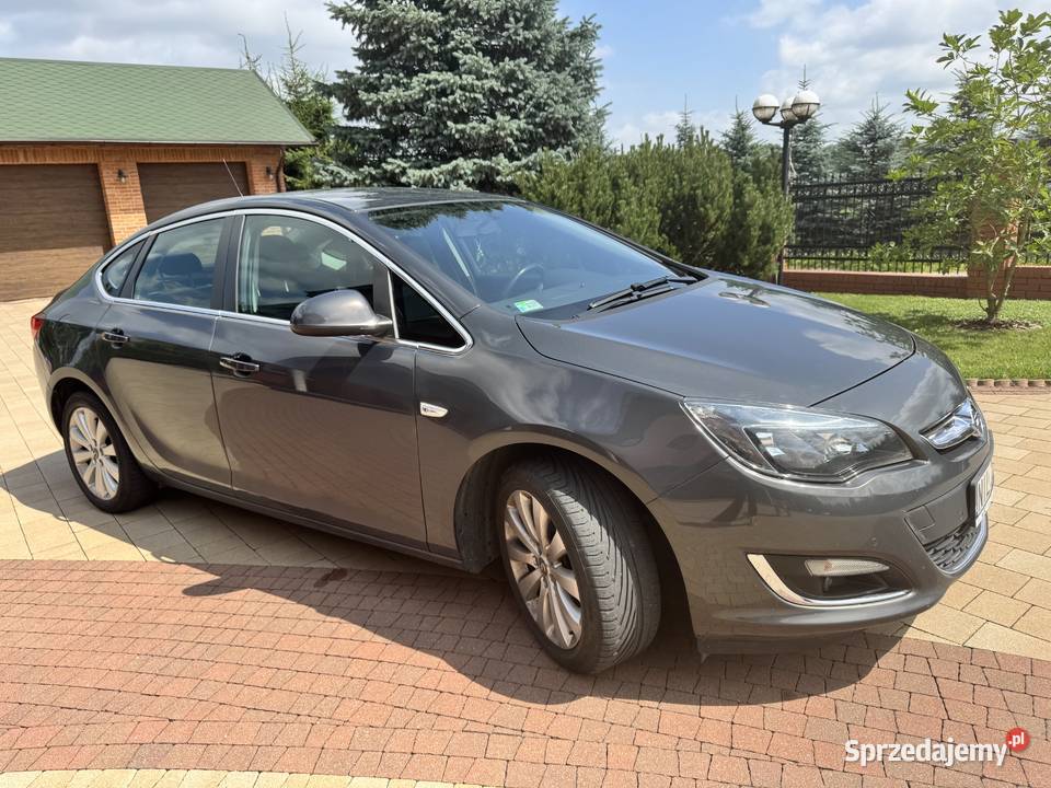Opel Astra pierwszy właścicielpolski salon bluetooth sprzedam