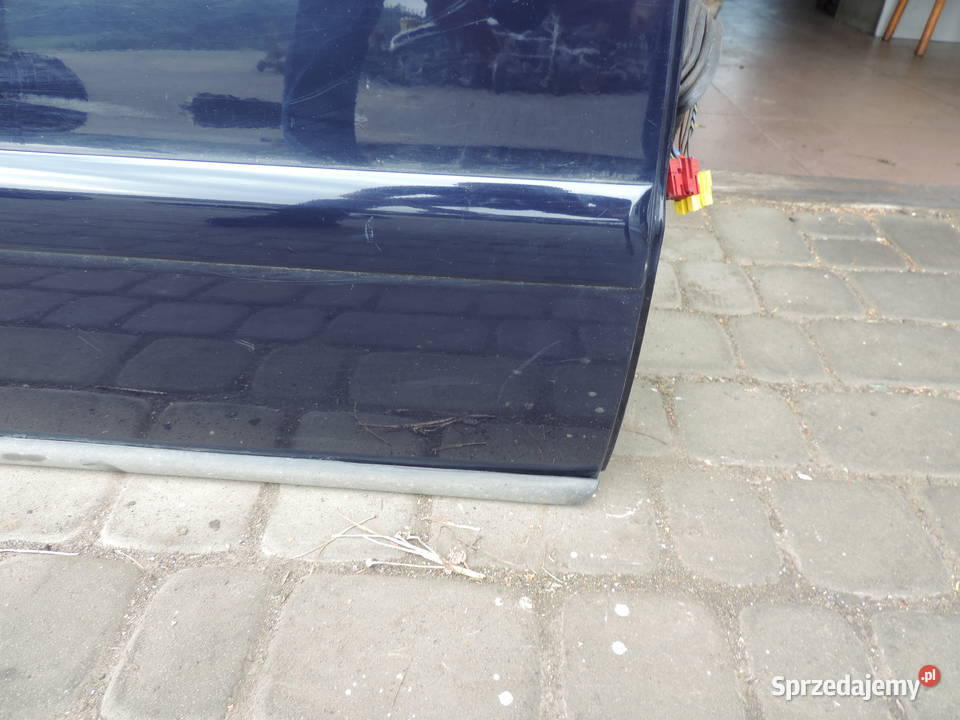 AUDI A4 B5 FL KOMBI DRZWI PRAWE TYLNE LY5K Rok produkcji 2001 Nowy Sącz