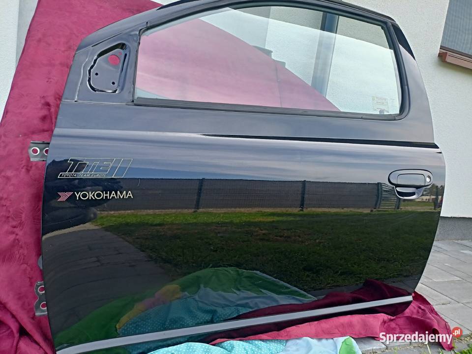 Drzwi prawe lewe Toyota Yaris P1 9905 kod