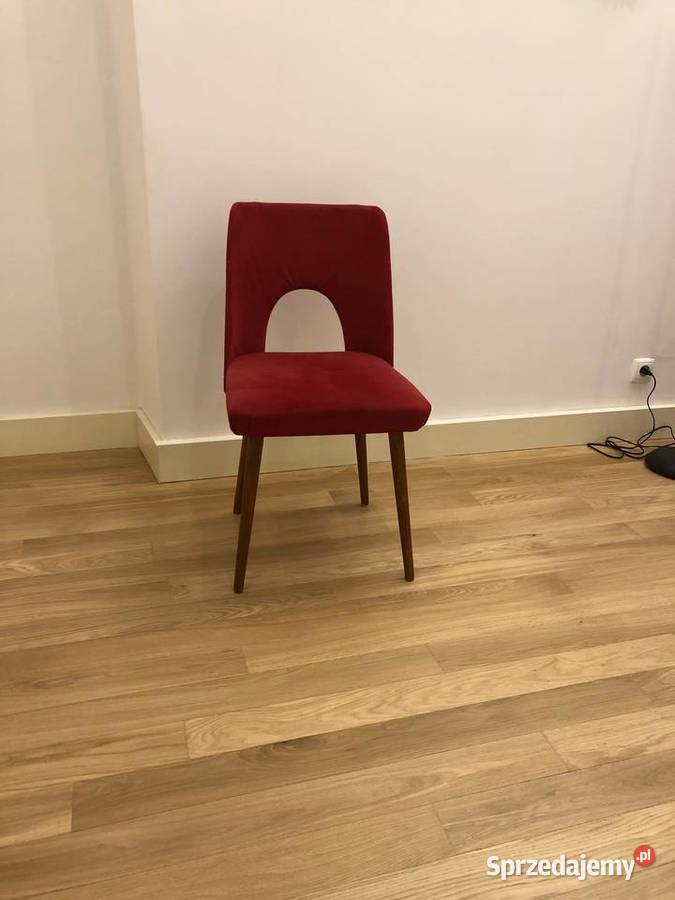 krzesło muszelka w kolorze czerwonym lata 60 PRL typ 1020
