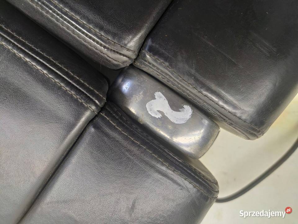 AUDI A8 D2 9902 PODLOKIETNIK SKORA SOUL CZARNY Przemęt
