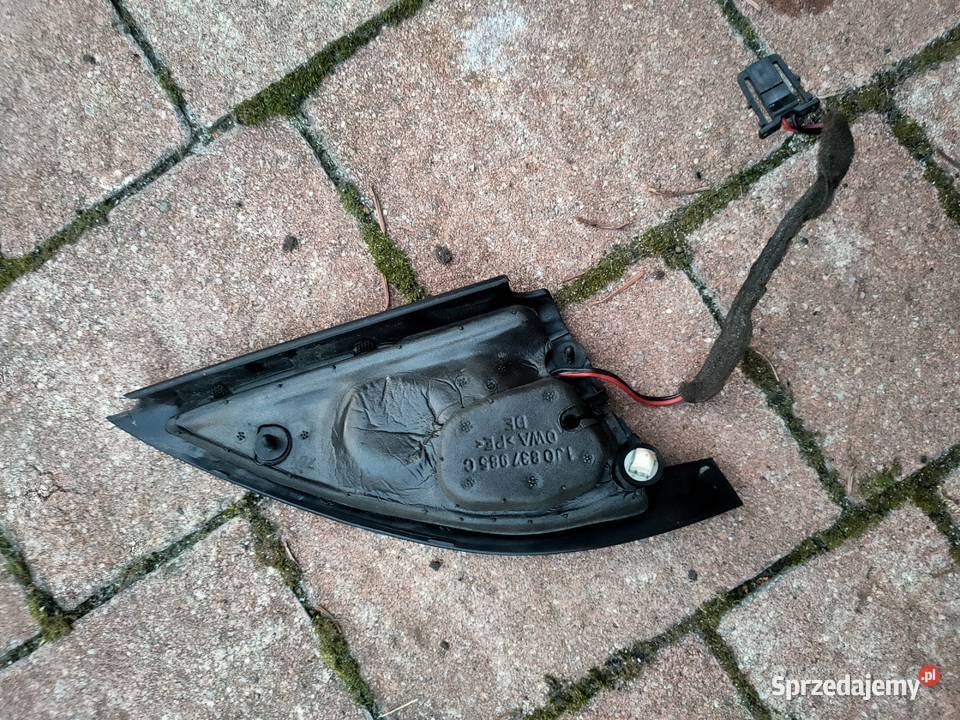 VW GOLF 4 TRÓJKĄT LUSTERKA GŁOŚNIK Lewa strona Rzezawa