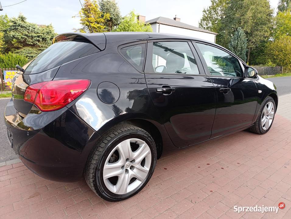 Opel Astra J 16 benzyna 2010r 5 drzwi udok śląskie Koziegłowy