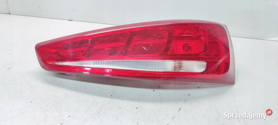 LAMPA PRAWY TYŁ AUDI Q3 8U 8U0945094 ZWYKŁA NA śląskie Przystajń