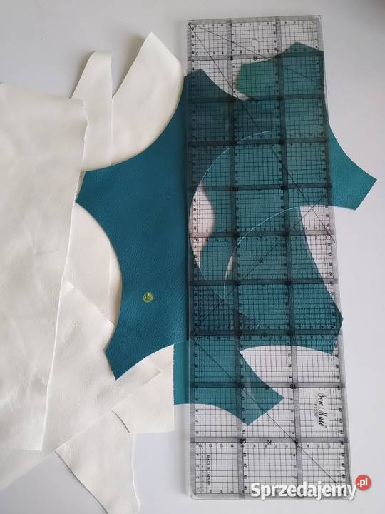 Skóra 235 g Licowa Włoska średnie i małe kawałki Gdańsk