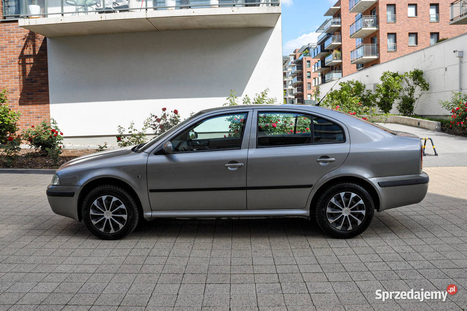 Skoda Octavia 16 MPI 102 Lift Salon 2008 r 1595cm3 Wrocław