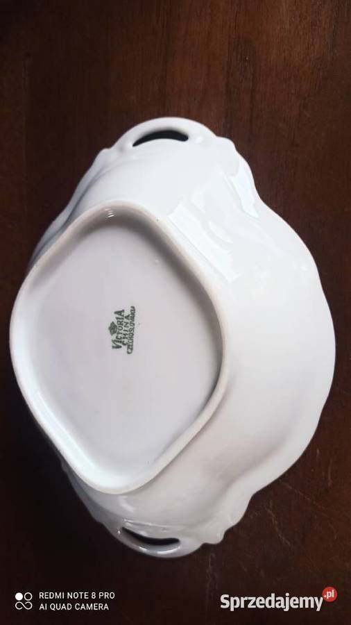 Patera Victoria Czechoslovakia Biała złocona