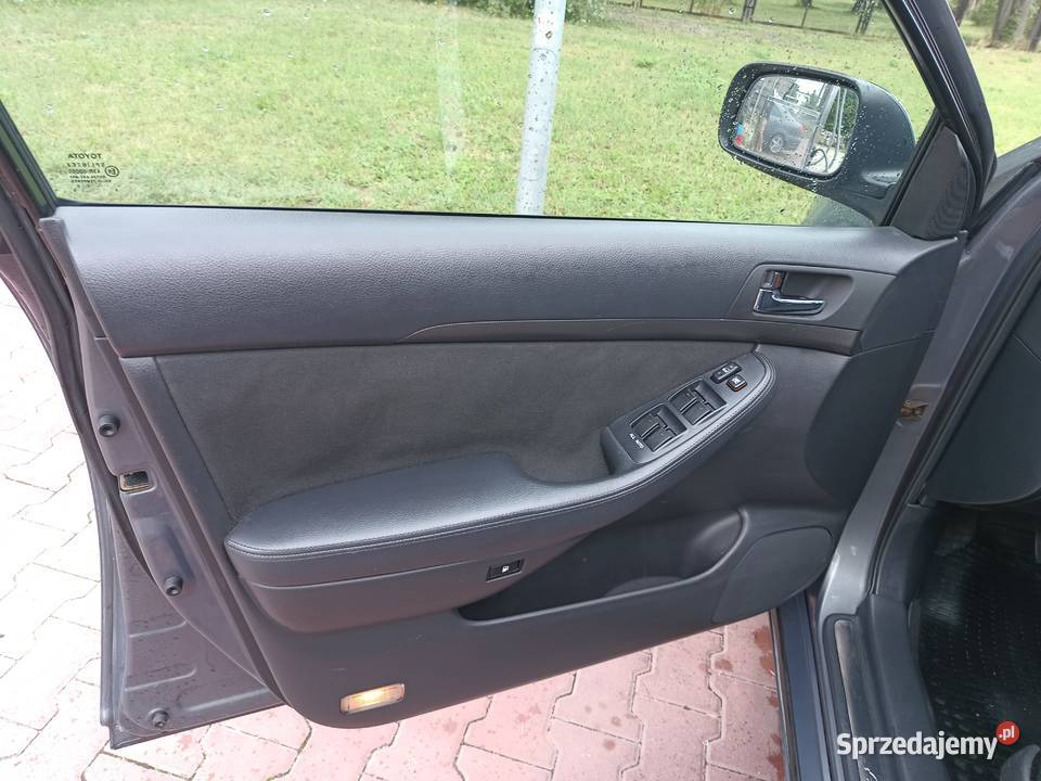 Sprzedam Super Zadbaną Toyotę Avensis 18 vvtigaz ABS Łódź