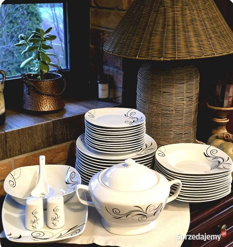349 Zestaw obiadowy 43 elementy na 12 osób VC