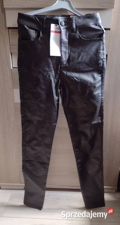 Nowe spodnie skórzane push up Sinsay rS