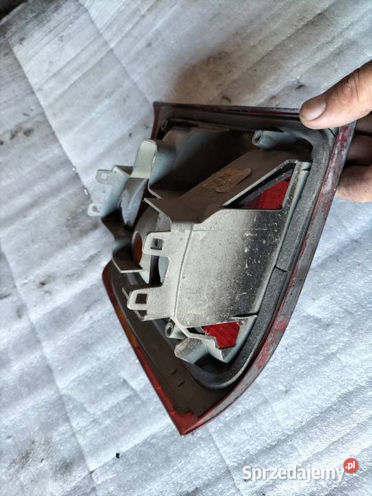 OPEL VECTRA A HATCHBACK LAMPA PRAWA TYŁ lampy tylne Kamień-Kolonia