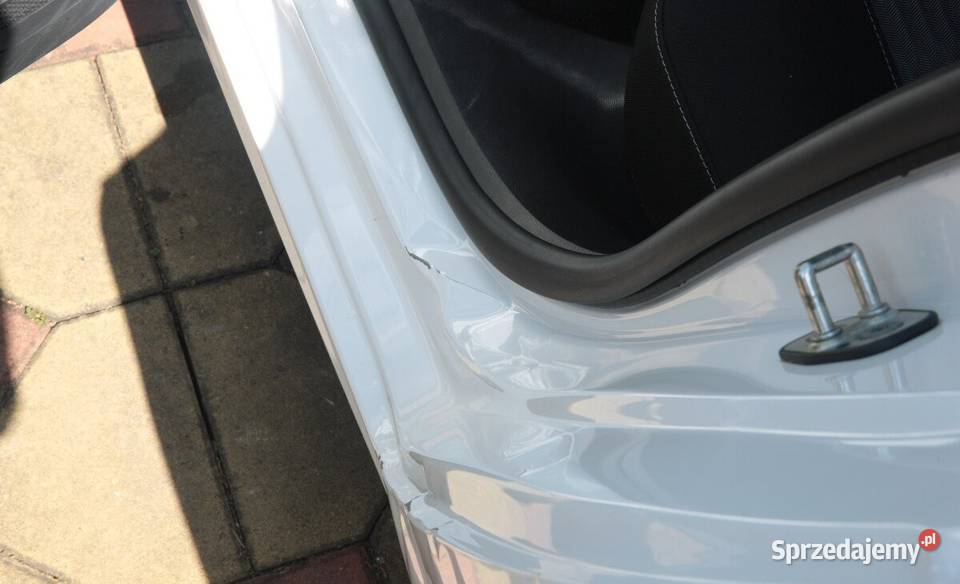 Opel eCorsa lekko uszkodzona Motoryzacja