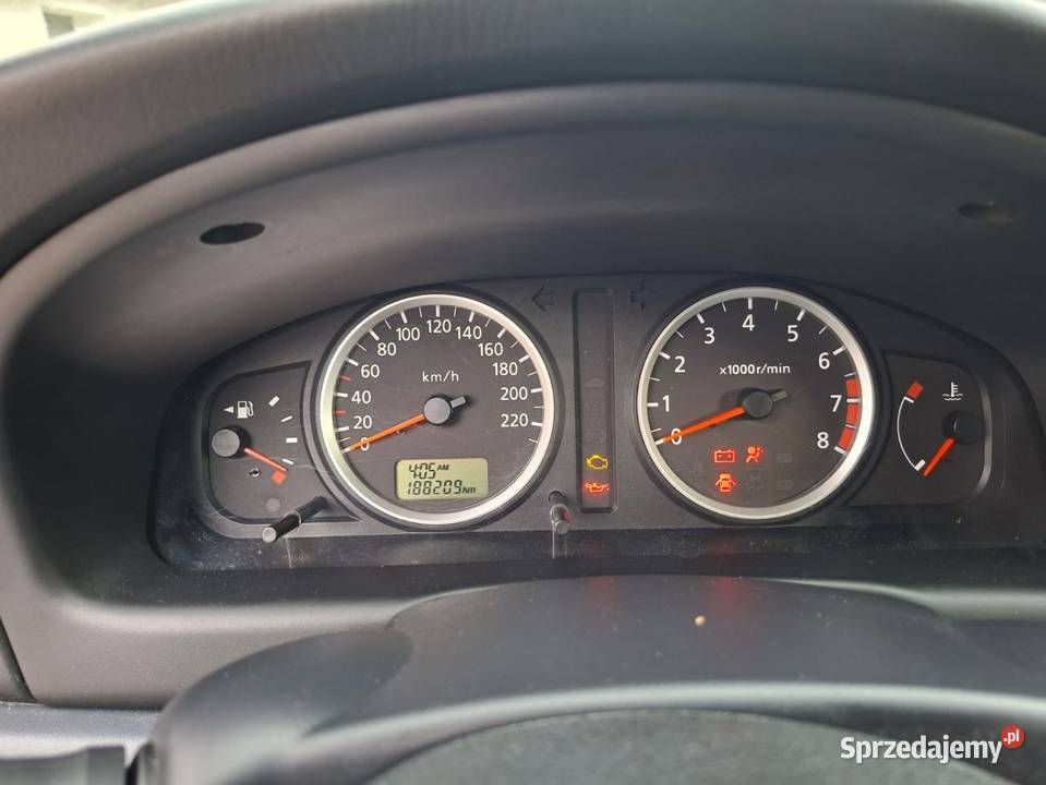 Nissan Almera 15 benzyna 98 2004 zadbany
