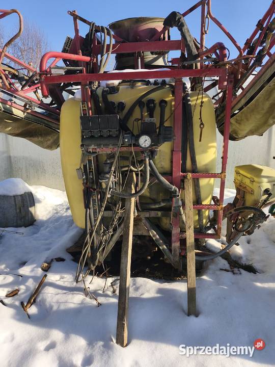 Opryskiwacz z pomocniczym strumieniem powietrza Ujkowice