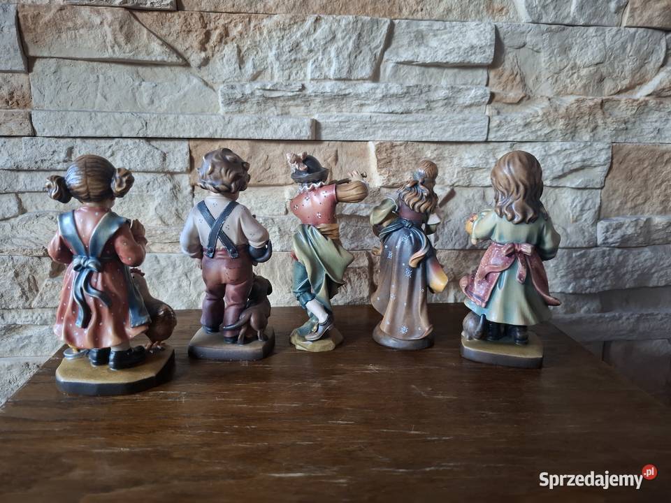 Rzeźby z drewna piękne malowane Lubień