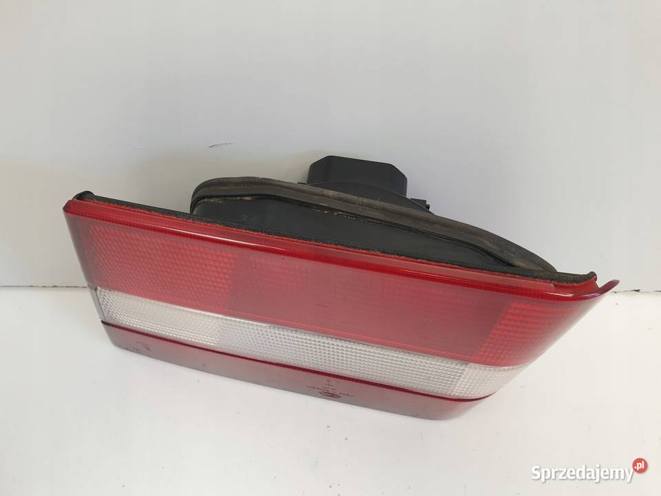 LAMPA PRAWA Volvo 940 960 TYLNA W KLAPĘ prawy Rudka