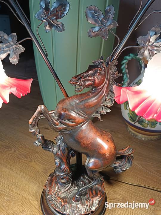 Lampa stołowa z figurą konia