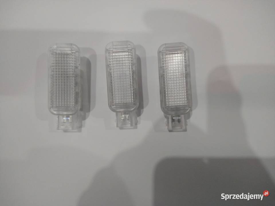 Lampka Oświetlenie Wnętrza Drzwi 8D0 947 415 Skawina