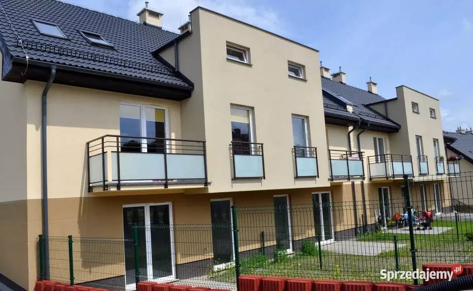 3 pokoje z halą garażowązwierzęta mile widziane Rok budowy 2013