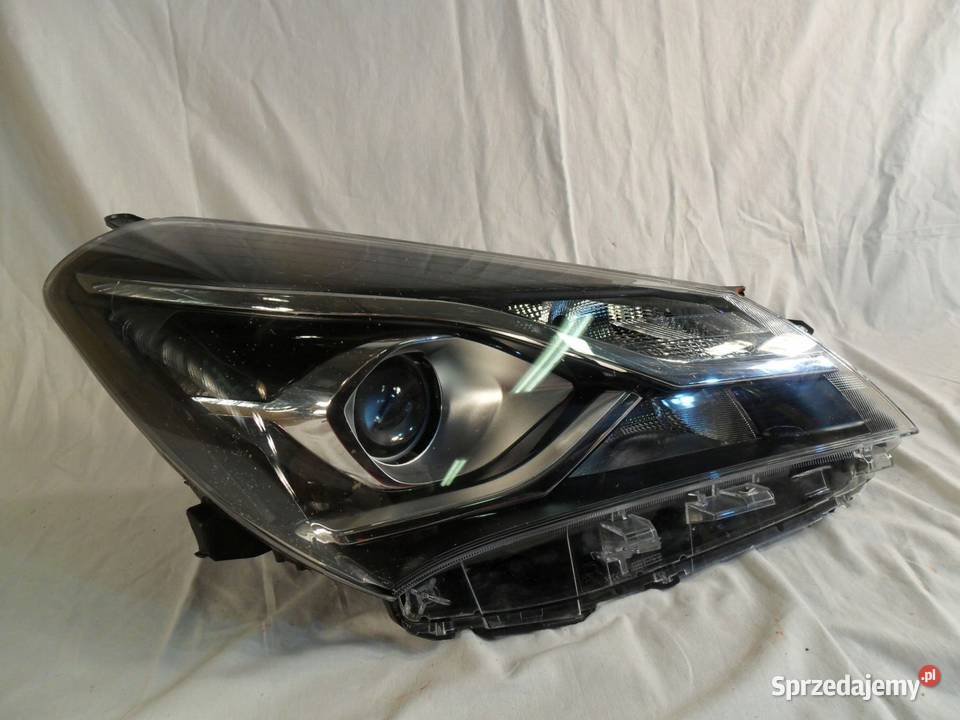 Reflektor Przód strona prawa Toyota Yaris Nowy Tomyśl sprzedam