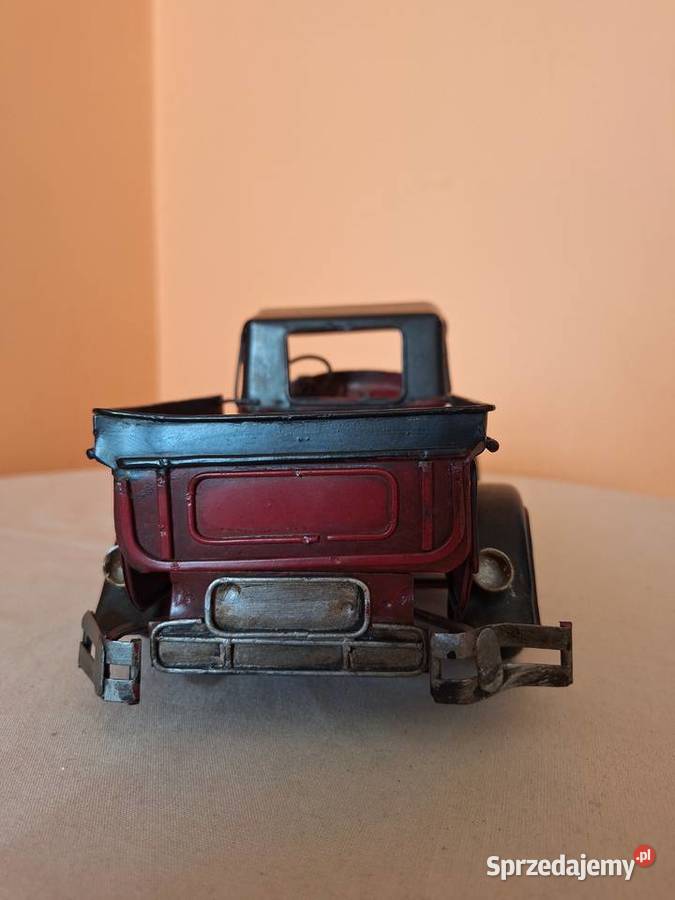 Metalowy samochód RETRO Szubin