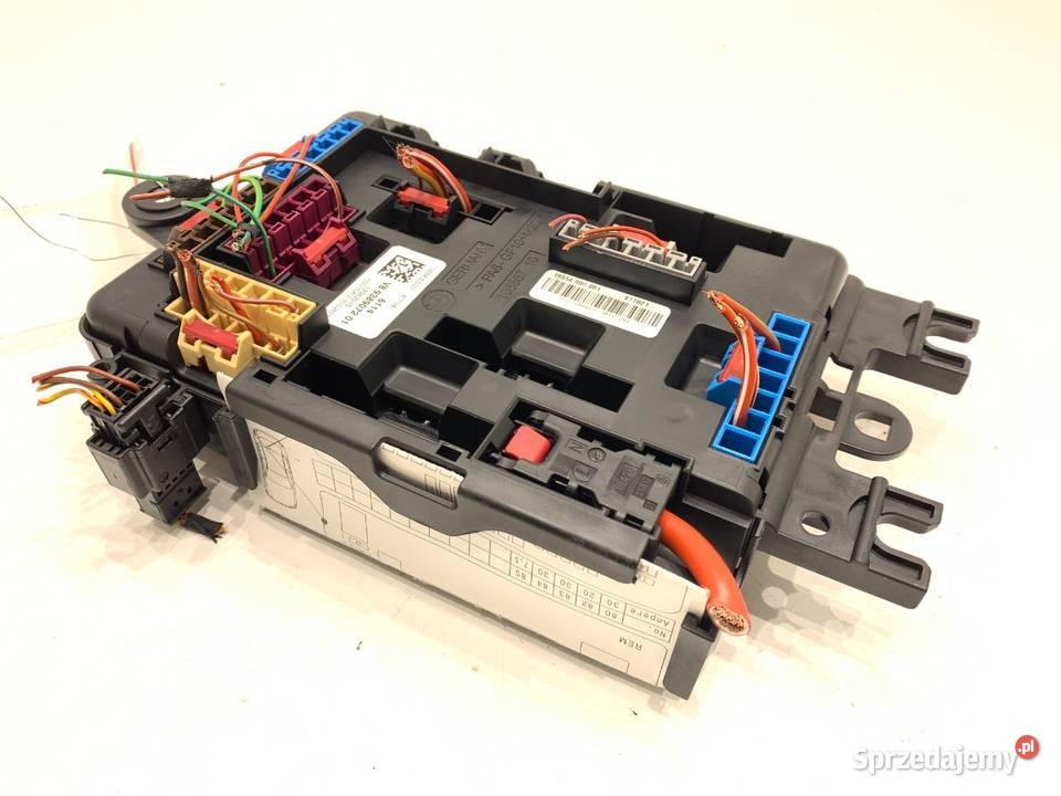 SKRZYNKA BEZPIECZNIKÓW BMW F30 9389072
