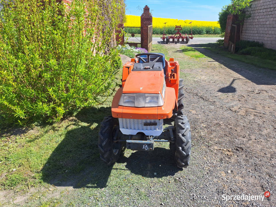 Minitraktorek Kubota XB1 napęd 4x4 Skrzynia biegów Manualna Smolary