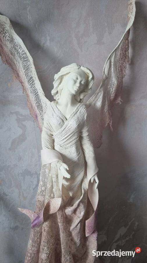 Anioł w kolorach ecru i różu lubelskie Zamość