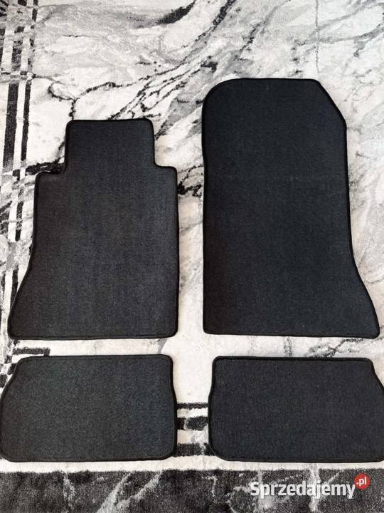 Mercedes w124 c124 coupe czarne dywaniki Lublin