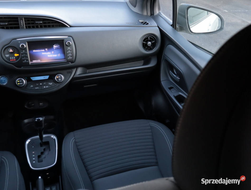 Toyota Yaris 15 Hybrid nieuszkodzony lubelskie
